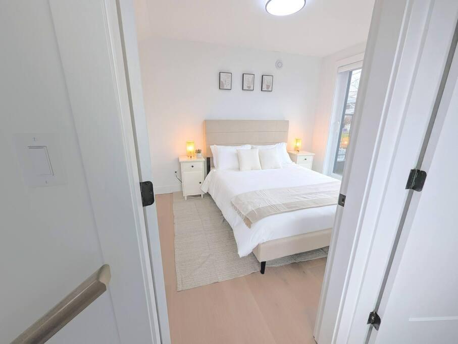 Centrally Located, Modern, 2 Bedroom Home Βανκούβερ Εξωτερικό φωτογραφία