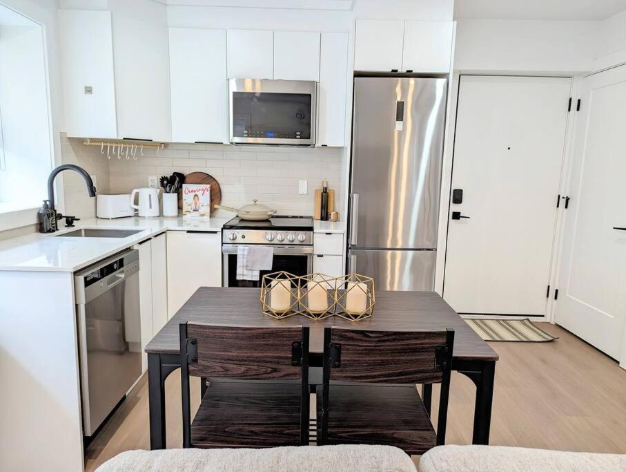 Centrally Located, Modern, 2 Bedroom Home Βανκούβερ Εξωτερικό φωτογραφία