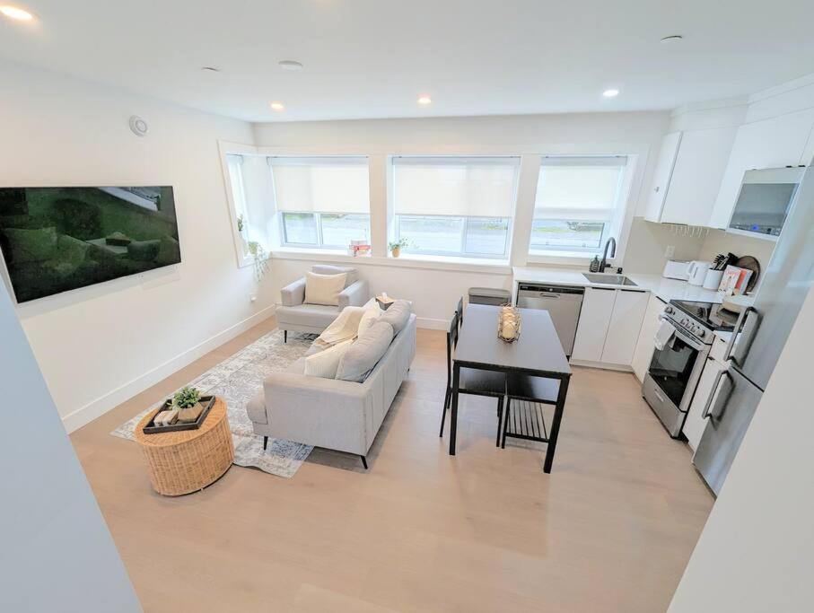 Centrally Located, Modern, 2 Bedroom Home Βανκούβερ Εξωτερικό φωτογραφία